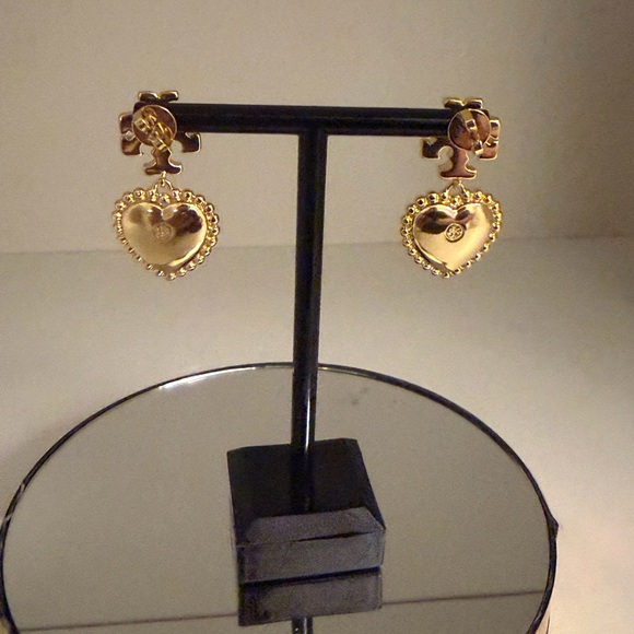 Authentic Tory Burch Nature Shell Roxanne Heart Shaped Gold Plated MOP Earrings - Picture 7 of 9